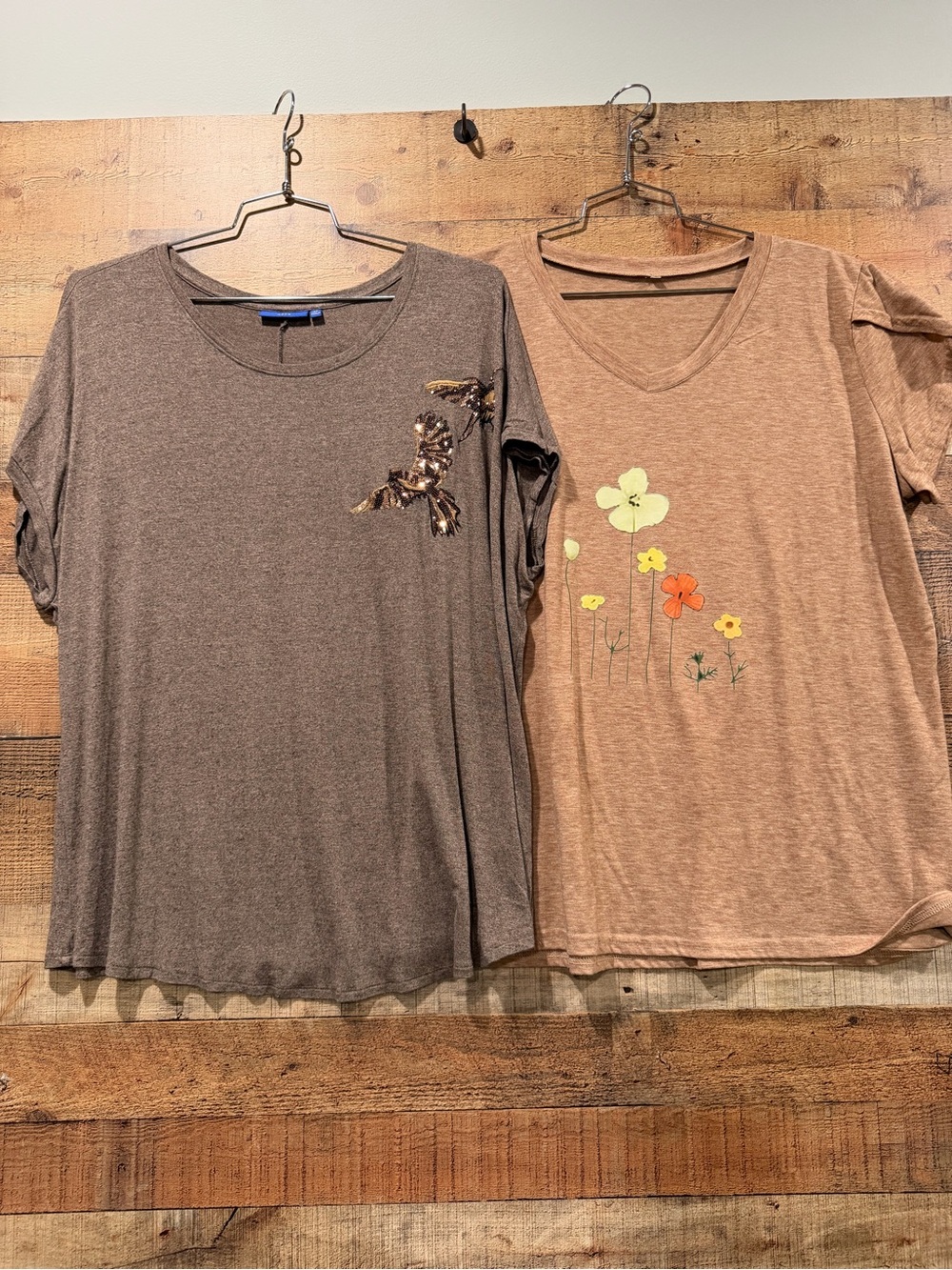 Set of Two Casual Tops -Hummingbirds & Floral Accents Brown & Tan Size XL - Picture 10 of 10